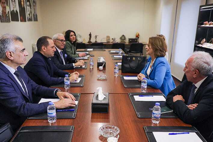 لقاء مع السفيرة الأميركية في زيارة تعارف وتشديد على اهمية تحييد لبنان ودعم الجيش